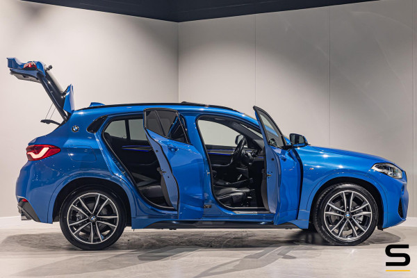 BMW X2 SDrive20i High Executive|NAP|Pano|HUD|H&K|Trekhaak|HUD