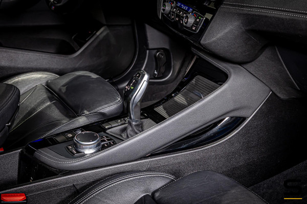 BMW X2 SDrive20i High Executive|NAP|Pano|HUD|H&K|Trekhaak|HUD