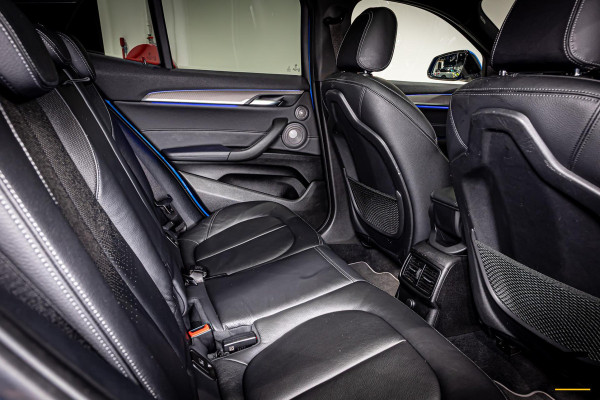 BMW X2 SDrive20i High Executive|NAP|Pano|HUD|H&K|Trekhaak|HUD