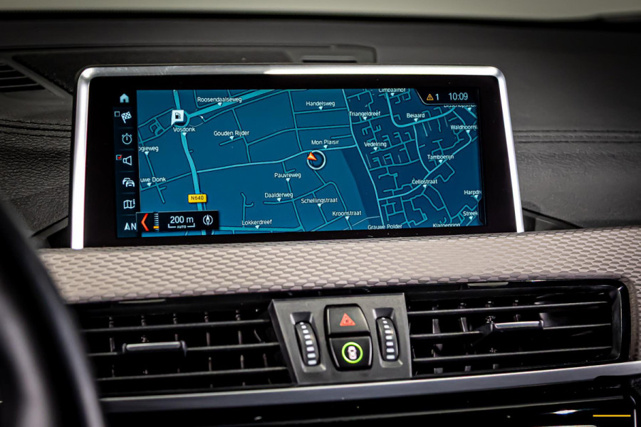 BMW X2 SDrive20i High Executive|NAP|Pano|HUD|H&K|Trekhaak|HUD