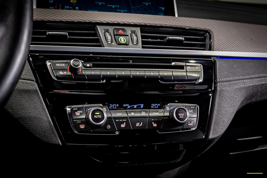 BMW X2 SDrive20i High Executive|NAP|Pano|HUD|H&K|Trekhaak|HUD