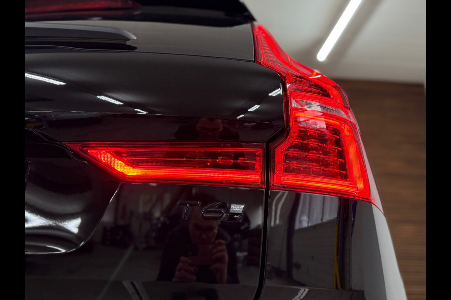 Volvo XC60 2.0 T6 Plug-in hybrid AWD Ultra Black Edition | Pano | Luchtvering | 21' inch | Harman/Kardon | BTW