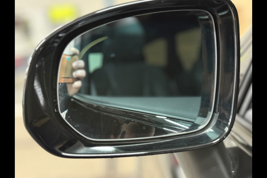 Volvo XC60 2.0 T6 Plug-in hybrid AWD Ultra Black Edition | Pano | Luchtvering | 21' inch | Harman/Kardon | BTW