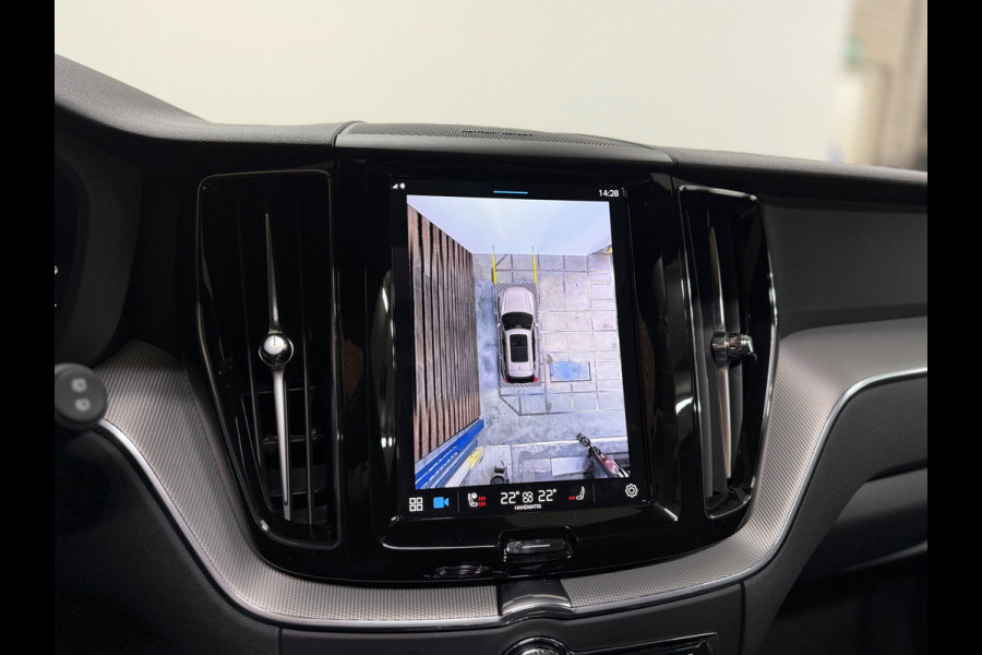Volvo XC60 2.0 T6 Plug-in hybrid AWD Ultra Black Edition | Pano | Luchtvering | 21' inch | Harman/Kardon | BTW
