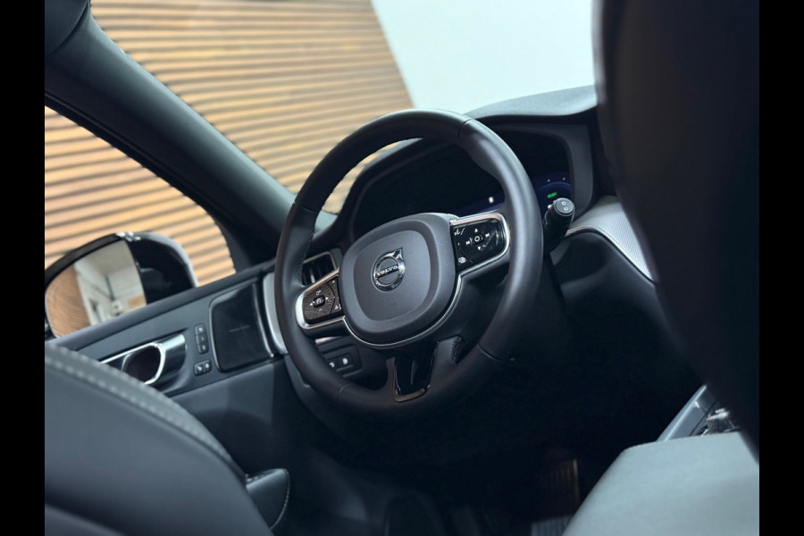 Volvo XC60 2.0 T6 Plug-in hybrid AWD Ultra Black Edition | Pano | Luchtvering | 21' inch | Harman/Kardon | BTW