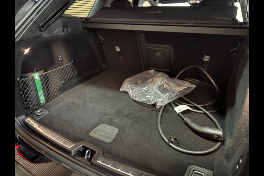 Volvo XC60 2.0 T6 Plug-in hybrid AWD Ultra Black Edition | Pano | Luchtvering | 21' inch | Harman/Kardon | BTW