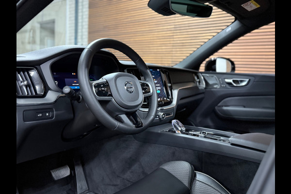 Volvo XC60 2.0 T6 Plug-in hybrid AWD Ultra Black Edition | Pano | Luchtvering | 21' inch | Harman/Kardon | BTW