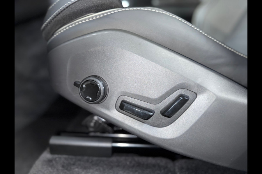 Volvo XC60 2.0 T6 Plug-in hybrid AWD Ultra Black Edition | Pano | Luchtvering | 21' inch | Harman/Kardon | BTW