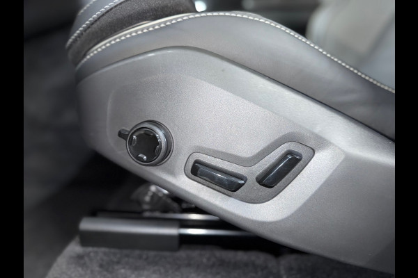 Volvo XC60 2.0 T6 Plug-in hybrid AWD Ultra Black Edition | Pano | Luchtvering | 21' inch | Harman/Kardon | BTW