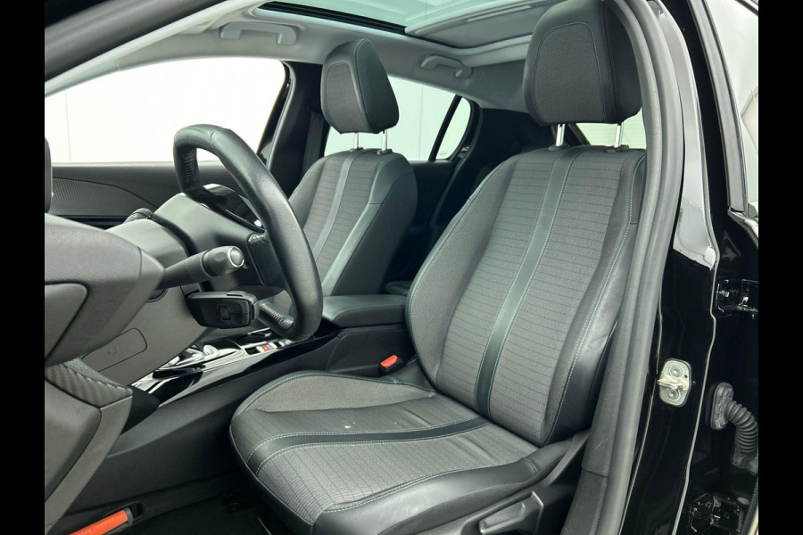 Peugeot e-208 EV Allure 50 kWh Panoramadak Airco ECC Adaptive Cruise Control Full LED Carplay Navi Parkeersensoren + Camera Achter DAB+
