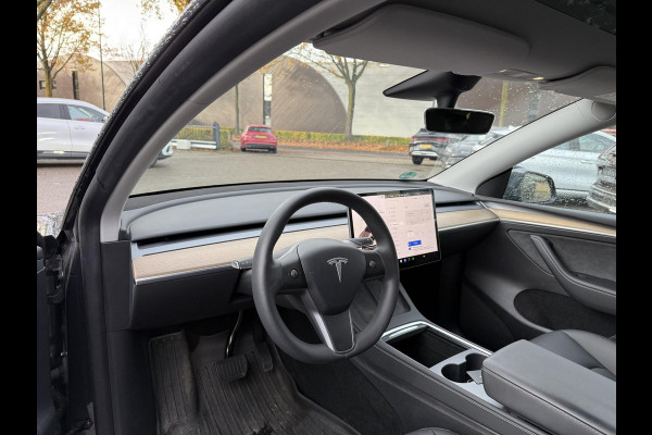Tesla Model Y RWD 58 kWh AFNEEMBARE TREKHAAK| STOEL/ STUURVERW| AUTOPILOT| RIJKLAARPRIJS INCL. TESLA GARANTIE t/m 03-2027/80.000km accu en aandrijflijn t/m 03-2031/160.000km