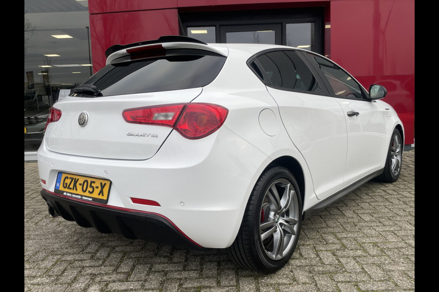Alfa Romeo Giulietta 1.4 Turbo MultiAir Super | Xenon | Stoelverwarming | Carbon delen | Veloce bumpers Bose