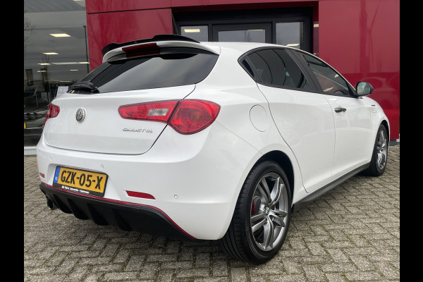 Alfa Romeo Giulietta 1.4 Turbo MultiAir Super | Xenon | Stoelverwarming | Carbon delen | Veloce bumpers Bose