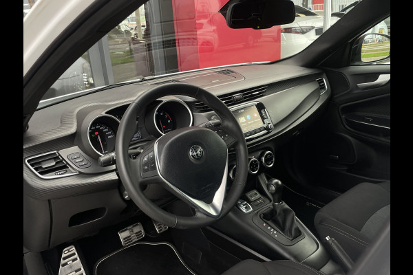 Alfa Romeo Giulietta 1.4 Turbo MultiAir Super | Xenon | Stoelverwarming | Carbon delen | Veloce bumpers Bose