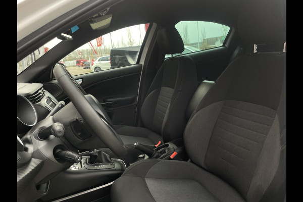 Alfa Romeo Giulietta 1.4 Turbo MultiAir Super | Xenon | Stoelverwarming | Carbon delen | Veloce bumpers Bose