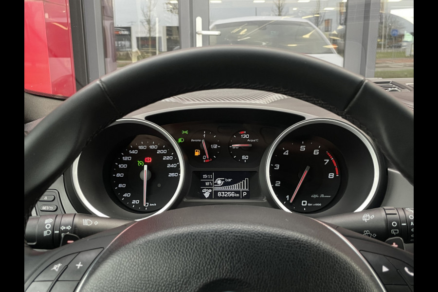 Alfa Romeo Giulietta 1.4 Turbo MultiAir Super | Xenon | Stoelverwarming | Carbon delen | Veloce bumpers Bose