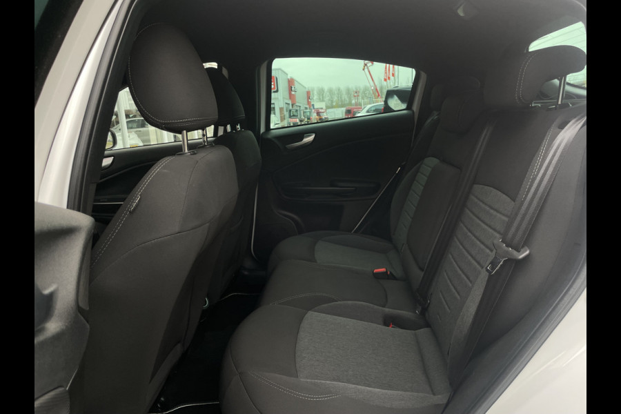 Alfa Romeo Giulietta 1.4 Turbo MultiAir Super | Xenon | Stoelverwarming | Carbon delen | Veloce bumpers Bose