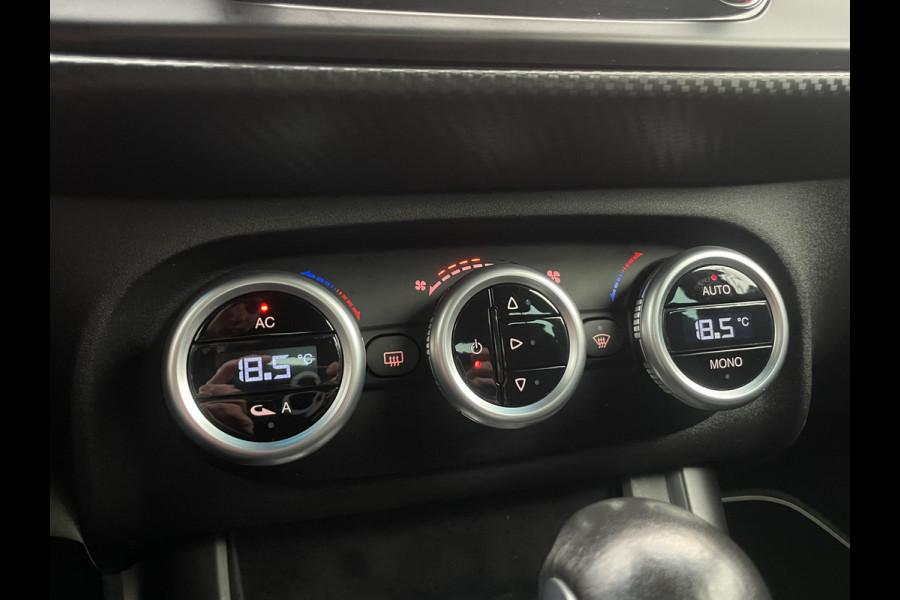 Alfa Romeo Giulietta 1.4 Turbo MultiAir Super | Xenon | Stoelverwarming | Carbon delen | Veloce bumpers Bose