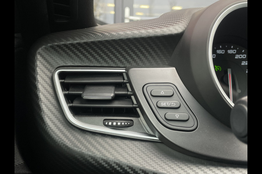 Alfa Romeo Giulietta 1.4 Turbo MultiAir Super | Xenon | Stoelverwarming | Carbon delen | Veloce bumpers Bose