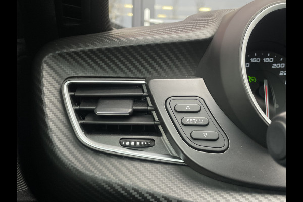 Alfa Romeo Giulietta 1.4 Turbo MultiAir Super | Xenon | Stoelverwarming | Carbon delen | Veloce bumpers Bose