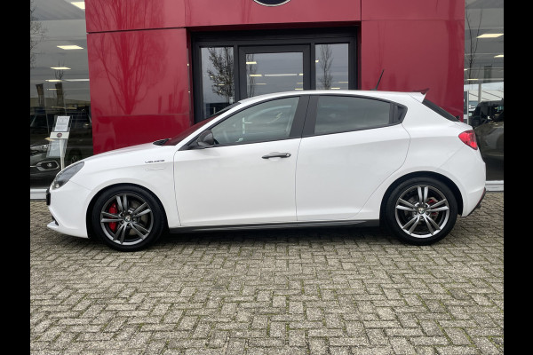 Alfa Romeo Giulietta 1.4 Turbo MultiAir Super | Xenon | Stoelverwarming | Carbon delen | Veloce bumpers Bose