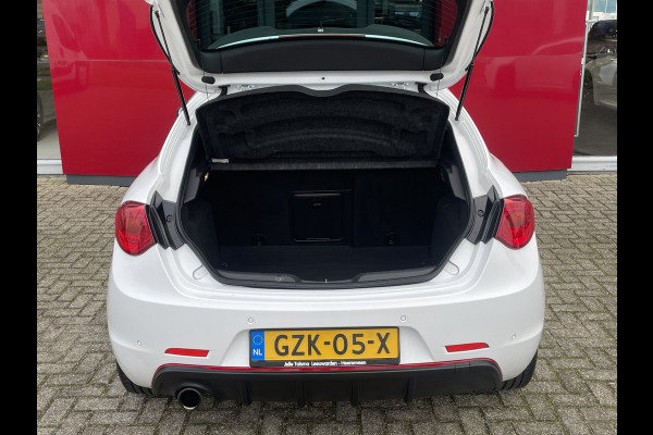 Alfa Romeo Giulietta 1.4 Turbo MultiAir Super | Xenon | Stoelverwarming | Carbon delen | Veloce bumpers Bose