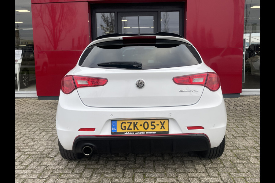 Alfa Romeo Giulietta 1.4 Turbo MultiAir Super | Xenon | Stoelverwarming | Carbon delen | Veloce bumpers Bose