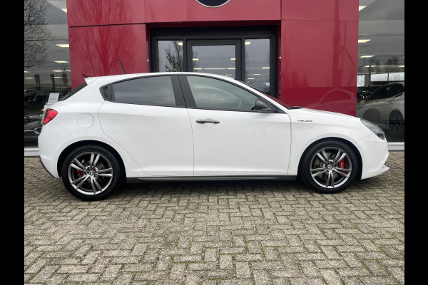 Alfa Romeo Giulietta 1.4 Turbo MultiAir Super | Xenon | Stoelverwarming | Carbon delen | Veloce bumpers Bose