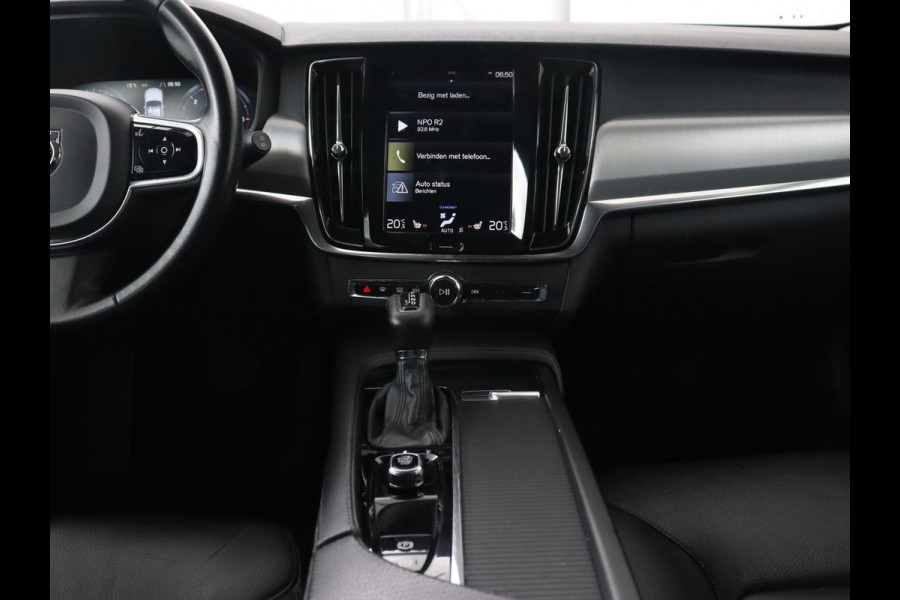 Volvo V90 2.0 D3 Momentum | Leder | Trekhaak | Stoelverwarming | Adaptive cruise | Carplay | Navigatie | Digital Cockpit | Full LED | Parkeerhulp | Climate control