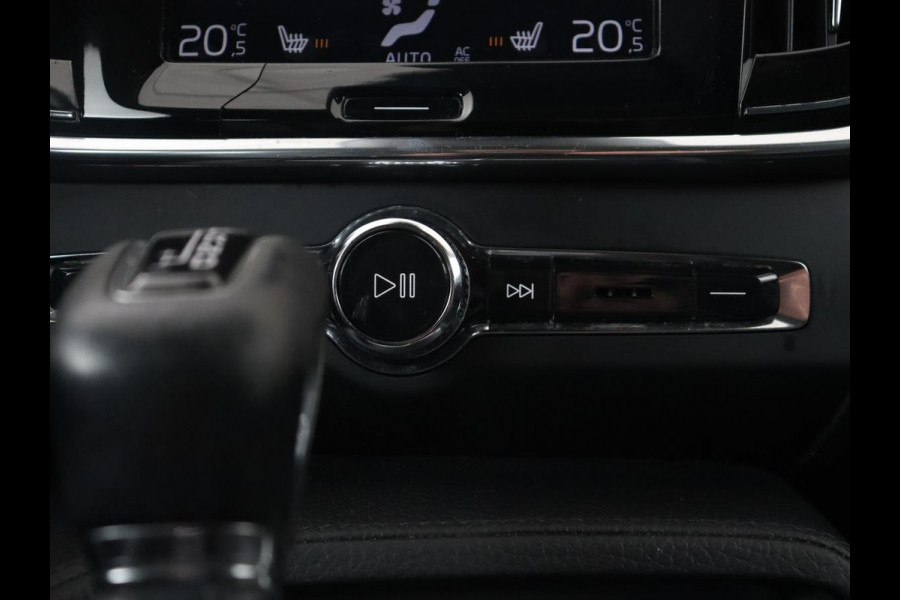 Volvo V90 2.0 D3 Momentum | Leder | Trekhaak | Stoelverwarming | Adaptive cruise | Carplay | Navigatie | Digital Cockpit | Full LED | Parkeerhulp | Climate control