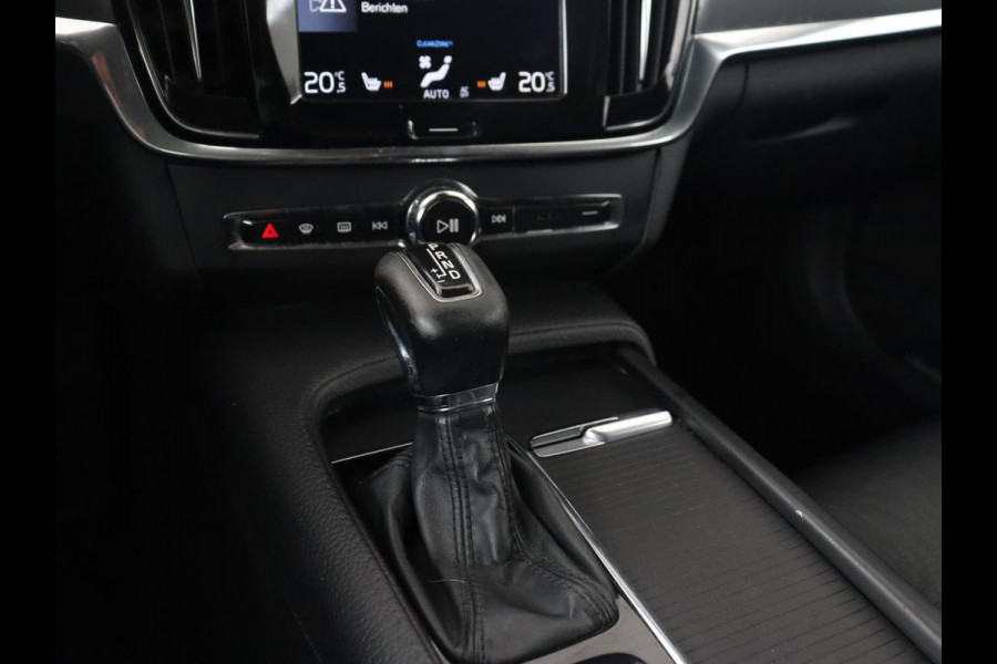 Volvo V90 2.0 D3 Momentum | Leder | Trekhaak | Stoelverwarming | Adaptive cruise | Carplay | Navigatie | Digital Cockpit | Full LED | Parkeerhulp | Climate control