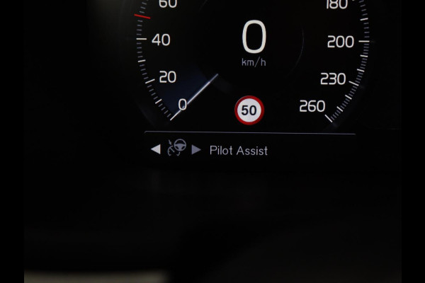 Volvo V90 2.0 D3 Momentum | Leder | Trekhaak | Stoelverwarming | Adaptive cruise | Carplay | Navigatie | Digital Cockpit | Full LED | Parkeerhulp | Climate control