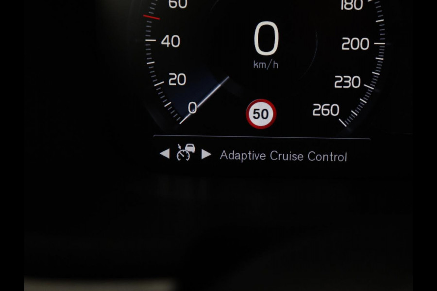 Volvo V90 2.0 D3 Momentum | Leder | Trekhaak | Stoelverwarming | Adaptive cruise | Carplay | Navigatie | Digital Cockpit | Full LED | Parkeerhulp | Climate control