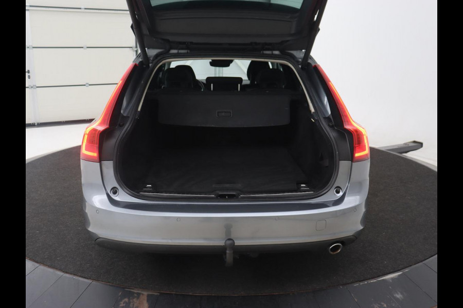 Volvo V90 2.0 D3 Momentum | Leder | Trekhaak | Stoelverwarming | Adaptive cruise | Carplay | Navigatie | Digital Cockpit | Full LED | Parkeerhulp | Climate control