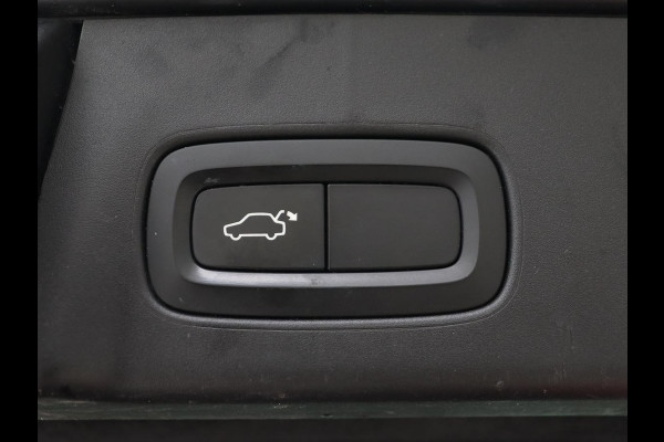 Volvo V90 2.0 D3 Momentum | Leder | Trekhaak | Stoelverwarming | Adaptive cruise | Carplay | Navigatie | Digital Cockpit | Full LED | Parkeerhulp | Climate control