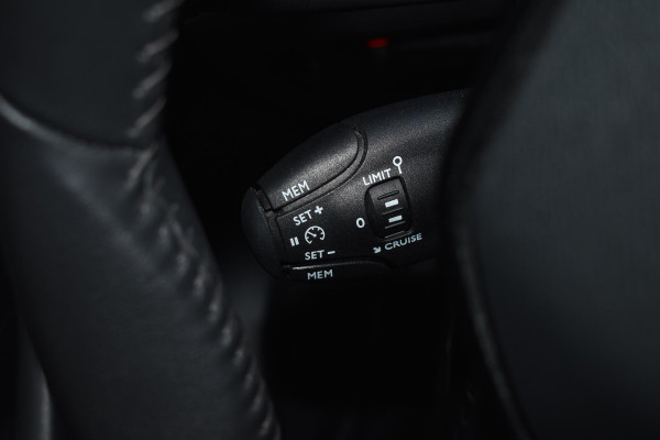 Peugeot 2008 1.2 PureTech Active | Trekhaak | Carplay | Stoelverw. | Incl. garantie