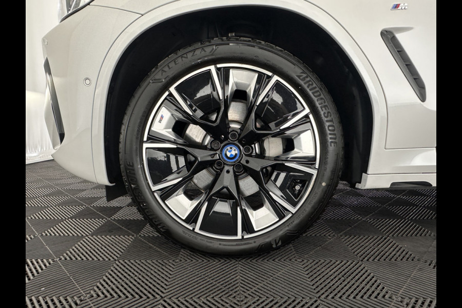 BMW iX3 M-Sportpack High Executive 80 kWh [3-Fase] {SOH-98%} (INCL-BTW) *PANO | LUXURY-LEATHER | HEAD-UP | ADAPTIVE-CRUISE | HEATED-SPORTSEATS | KEYLESS | SHIFT-PADDLES | AMBIENT-LIGHT | BLIND-SPOT | FULL-LED |  MEMORY-PACK | DIGI-COCKPIT | NAVI-FULLMA