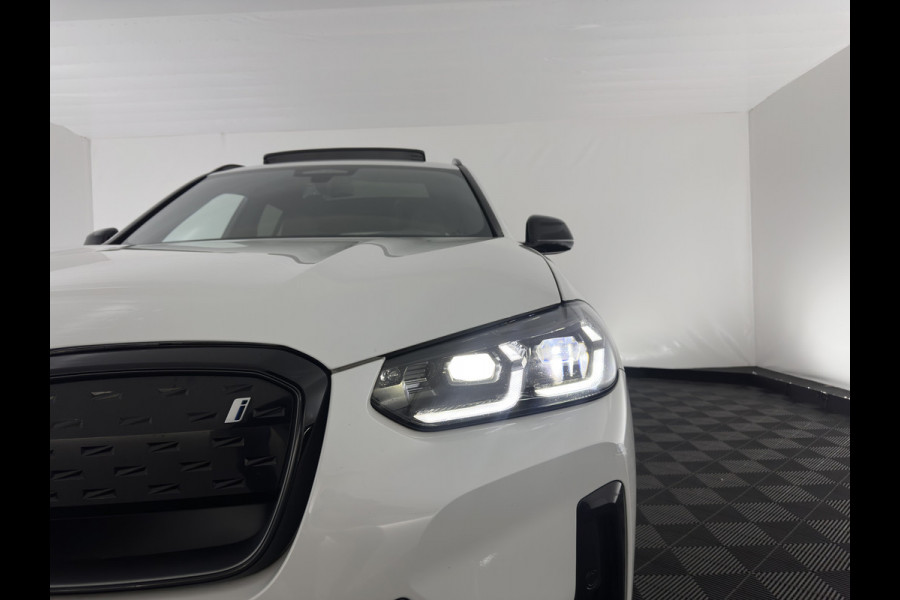 BMW iX3 M-Sportpack High Executive 80 kWh [3-Fase] {SOH-98%} (INCL-BTW) *PANO | LUXURY-LEATHER | HEAD-UP | ADAPTIVE-CRUISE | HEATED-SPORTSEATS | KEYLESS | SHIFT-PADDLES | AMBIENT-LIGHT | BLIND-SPOT | FULL-LED |  MEMORY-PACK | DIGI-COCKPIT | NAVI-FULLMA