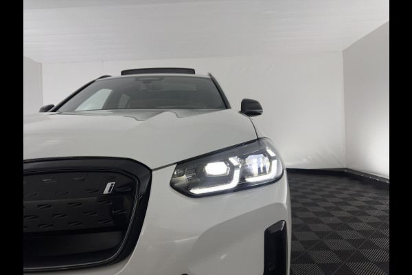 BMW iX3 M-Sportpack High Executive 80 kWh [3-Fase] {SOH-98%} (INCL-BTW) *PANO | LUXURY-LEATHER | HEAD-UP | ADAPTIVE-CRUISE | HEATED-SPORTSEATS | KEYLESS | SHIFT-PADDLES | AMBIENT-LIGHT | BLIND-SPOT | FULL-LED |  MEMORY-PACK | DIGI-COCKPIT | NAVI-FULLMA