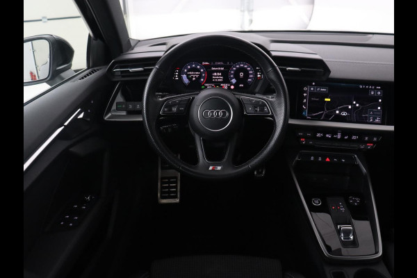 Audi A3 30 TFSI S edition | Stoelverwarming | Park Assist | Carplay | Sportstoelen | Half leder | Virtual Cockpit | Full LED | Navigatie | Bluetooth | Climate control | Cruise control