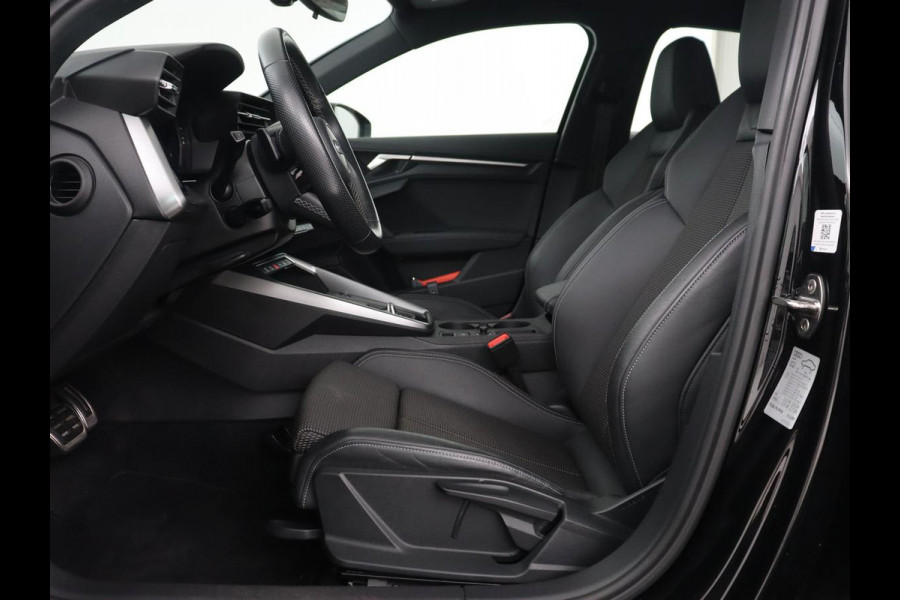 Audi A3 30 TFSI S edition | Stoelverwarming | Park Assist | Carplay | Sportstoelen | Half leder | Virtual Cockpit | Full LED | Navigatie | Bluetooth | Climate control | Cruise control
