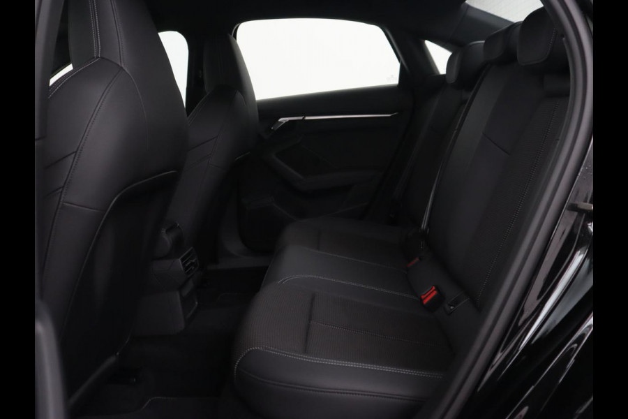 Audi A3 30 TFSI S edition | Stoelverwarming | Park Assist | Carplay | Sportstoelen | Half leder | Virtual Cockpit | Full LED | Navigatie | Bluetooth | Climate control | Cruise control