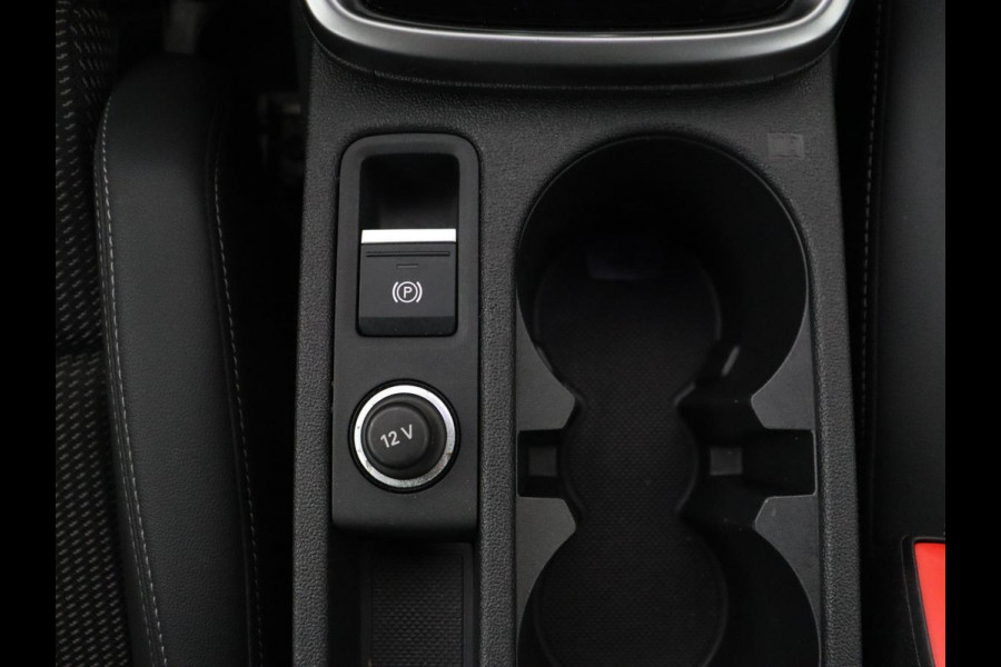 Audi A3 30 TFSI S edition | Stoelverwarming | Park Assist | Carplay | Sportstoelen | Half leder | Virtual Cockpit | Full LED | Navigatie | Bluetooth | Climate control | Cruise control