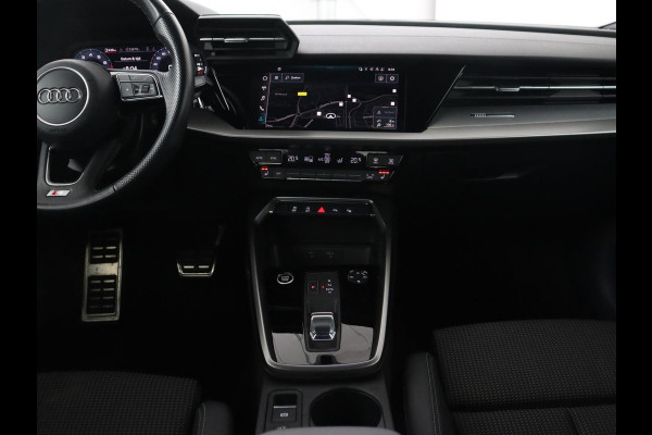 Audi A3 30 TFSI S edition | Stoelverwarming | Park Assist | Carplay | Sportstoelen | Half leder | Virtual Cockpit | Full LED | Navigatie | Bluetooth | Climate control | Cruise control