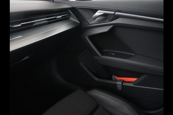 Audi A3 30 TFSI S edition | Stoelverwarming | Park Assist | Carplay | Sportstoelen | Half leder | Virtual Cockpit | Full LED | Navigatie | Bluetooth | Climate control | Cruise control