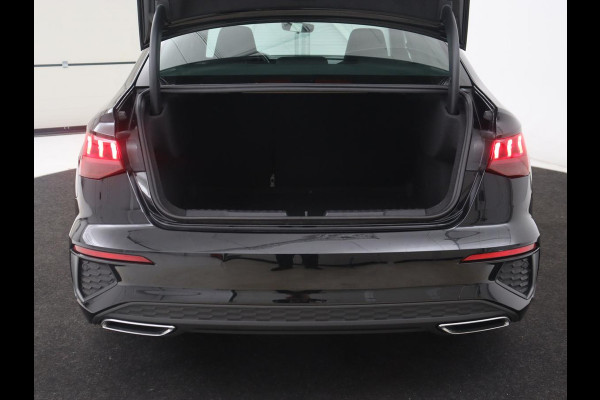 Audi A3 30 TFSI S edition | Stoelverwarming | Park Assist | Carplay | Sportstoelen | Half leder | Virtual Cockpit | Full LED | Navigatie | Bluetooth | Climate control | Cruise control