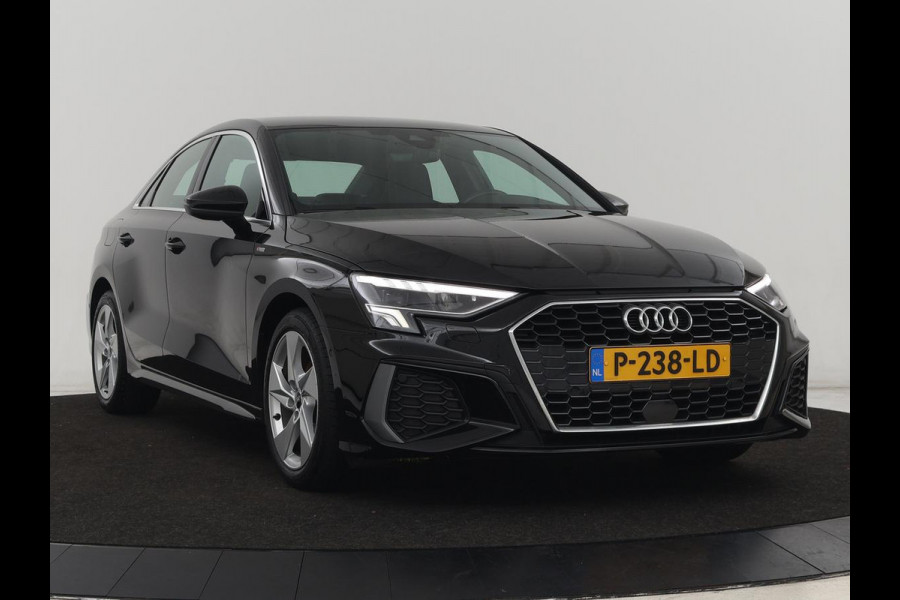 Audi A3 30 TFSI S edition | Stoelverwarming | Park Assist | Carplay | Sportstoelen | Half leder | Virtual Cockpit | Full LED | Navigatie | Bluetooth | Climate control | Cruise control