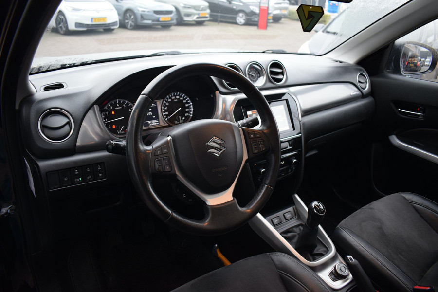 Suzuki Vitara 1.6 High Executive Allgrip | 4X4 | Trekhaak | Pano | Half Leer | Stoelverwarming