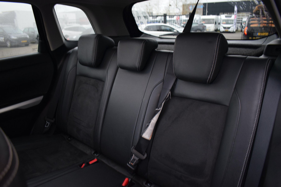 Suzuki Vitara 1.6 High Executive Allgrip | 4X4 | Trekhaak | Pano | Half Leer | Stoelverwarming