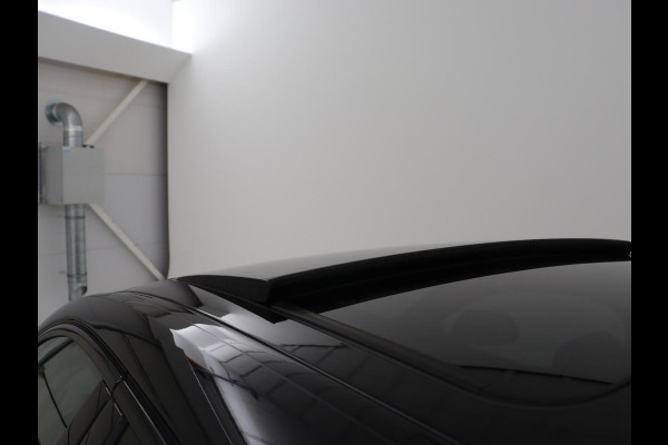 BMW 1-serie 118i M Sport | Panoramadak | Stoelverwarming | Camera | Sportstoelen | Harman/Kardon | Stuurverwarming | Carplay | Navigatie | Live Cockpit | Full LED | Getint glas